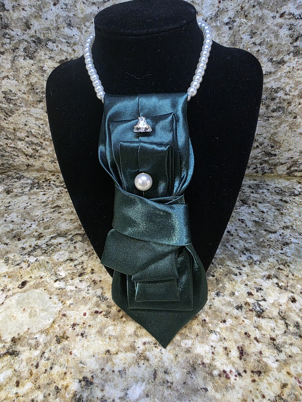 Tie Necklace | Emerald Green Satin